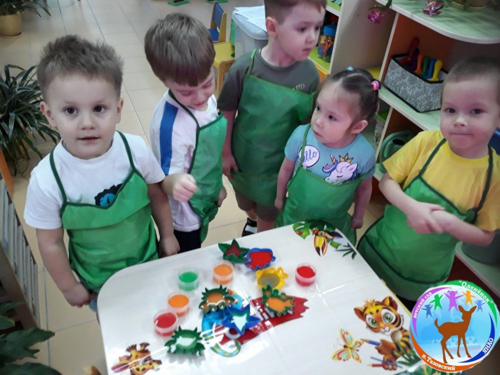 Тазовский детский сад. Лепка средняя группа разноцветные льдинки. Образ льдинки в детский сад. Стих про цветные льдинки для детей.